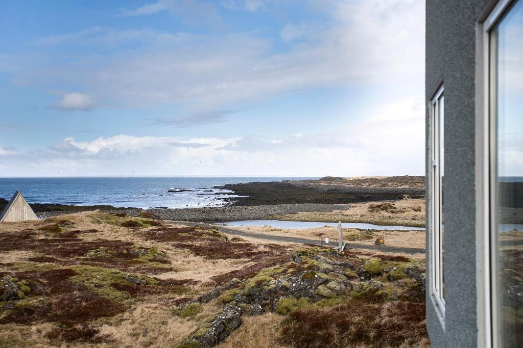 Hvassahraun Cabin by the Sea room 4