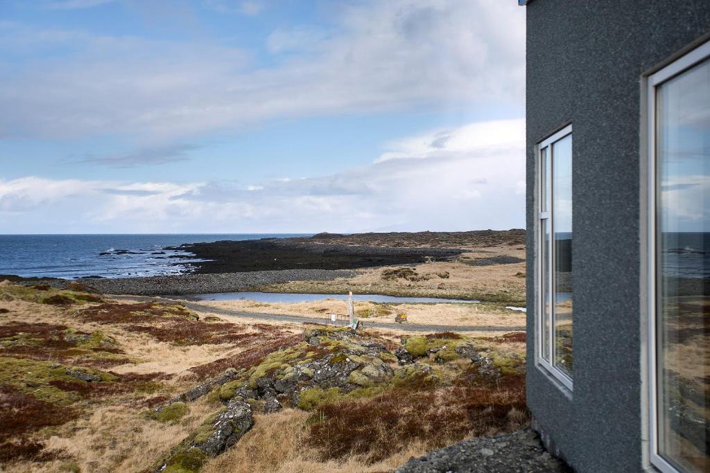 Hvassahraun Cabin by the Sea room 5
